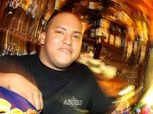Barman Pedro z praskho baru La Casa Bl.