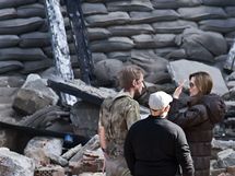 Angelina Jolie nat v Budapeti (zde dv pokyny herci Goranu Kosticovi) 