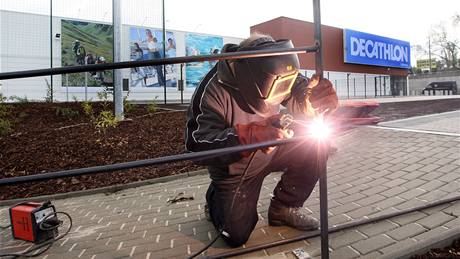 V Liberci se dokončuje největší obchodní dům se sportovním zbožím Decathlon V Liberci se dokončuje největší obchodní dům se sportovním zbožím Decathlon