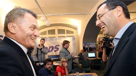 Bohuslav Svoboda a Boris astný ve volebním tábu ODS v Praze. (16. íjna 2010)