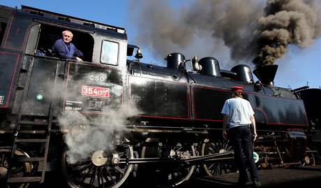 Po historické trati Koleovka se moná dál budou prohánt parní vlaky.