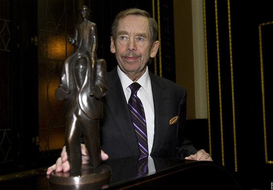 Dramatik, spisovatel a exprezident Václav Havel pevzal Cenu Franze Kafky