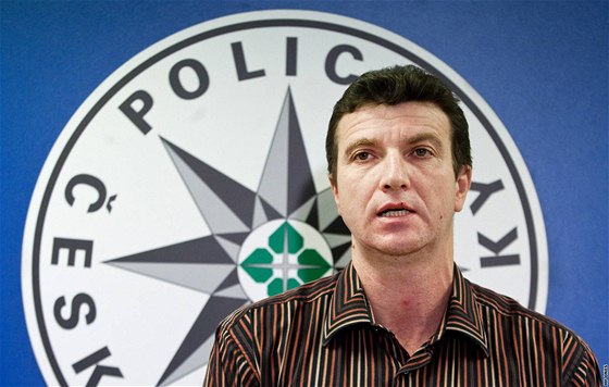 Josef Mare, vedoucí vyetovacího týmu praské policie, pi tiskové konferenci k vyetování pípadu poheované Aniky. (22. íjna 2010)