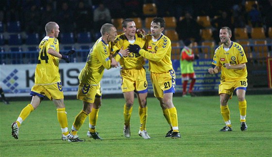 Radost fotbalist Jihlavy po brance do sít hostující Vlaimi.