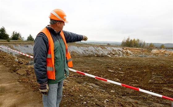 Sanace skládky nebezpeného odpadu v Pozátkách u Tebíe.