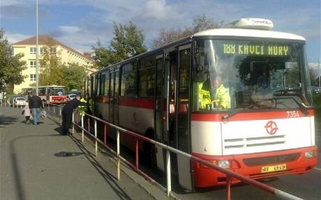 Dvka vypadla z autobusu slo 188.