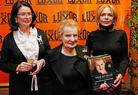Madeleine Albrightov, Dagmar Havlov a Miroslava Nmcov - autogramida knihy Tajn e bro (26. jna 2010)