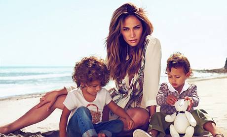 Jennifer Lopezovov a jej dvojata Max a Emme v kampani pro Gucciho 