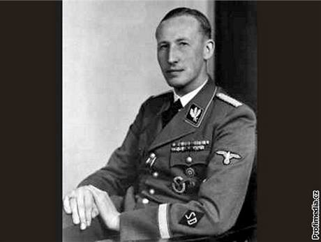 Heydrichova rodina se u nkolik let snaí obnovit protektorv hrob.