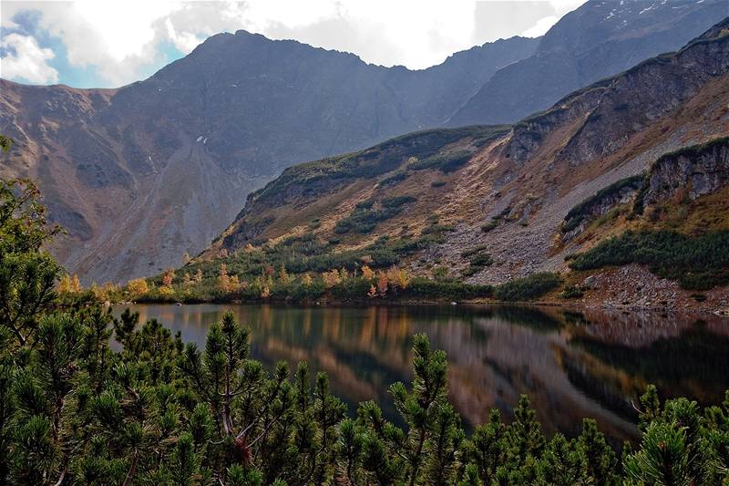 Roháe, První roháské pleso, pohled na Ostrý Rohá (2084 m) 