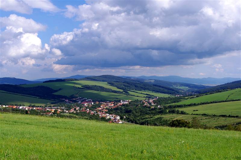 Vesnice Strání, Nová hora a Pováský Inovec