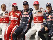 Zleva: Hamilton, Alonso, Webber, Button a Vettel. Pt adept na titul mistra svta 2010 ti zvody ped koncem sezony a f serilu formule 1.