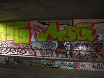 Graffiti v oblasti Barrandovskho mostu.