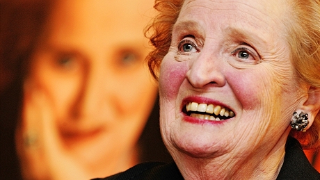 Madeleine Albrightová - autogramiáda knihy Tajná e broí