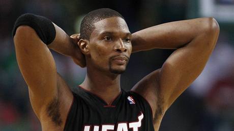 Chris Bosh z Miami Heat nevstoupil do sezony dobe. Proti Bostonu Celtics se trápil.