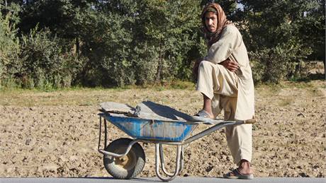 Afghánský dlník, který staví hedvábnickou farmu v Powraku