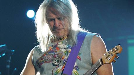 Deep Purple v Olomouci: kytarista Steve Morse.