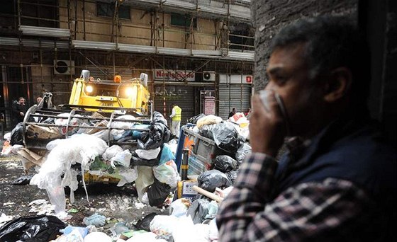 Ulice italské Neapole zaplavily odpadky (24.10.2010)