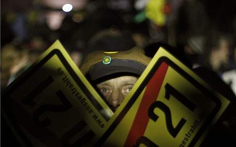Aktivisté z Greenpeace protestují ped nádraím v Dannenbergu (9. listopadu 2010)