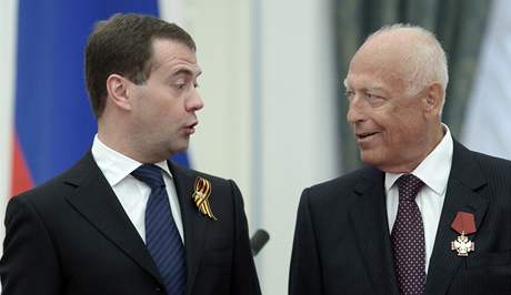Nkdej rusk premir Viktor ernomyrdin s ruskm prezidentem Dmitrijem Medvedvem