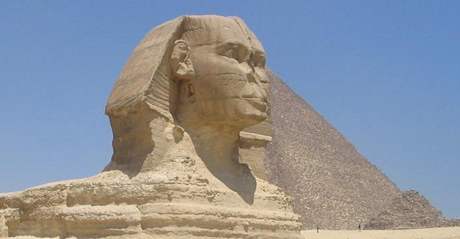Vykopání Sfingy, zakryté z velké ásti pískem, byl zejm nejznámjí in z krátké vlády Thutmose IV. Ilustraní foto