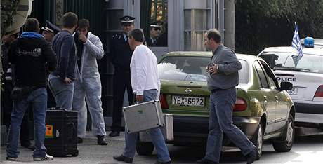 Protiteroristick tm pijel na ruskou ambasdu v Atnch vyetovat explozi vbuniny (2. listopadu 2010) 