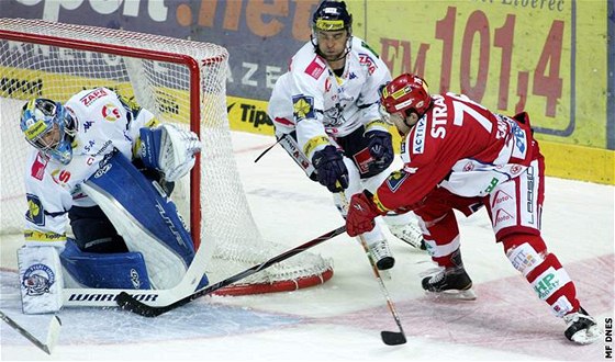 Luká Endál (vpravo) v dresu Slavie. V play-off první ligy je velkým tahounem Havlíkova Brodu.