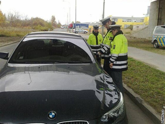 Tragický stet BMW a chodce v Radiové ulici v praské Hostivai