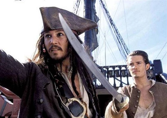 Zatím je Johnny Depp istokrevný pirát, brzy ale pesedlá na upírrskou profesi.