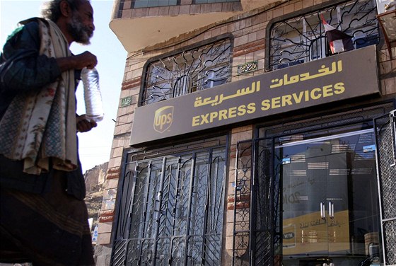 Kancelá spolenosti UPS v jemenském Saná. Tonery s náloemi byly odeslány pes tuto spolenost (30. íjna 2010)