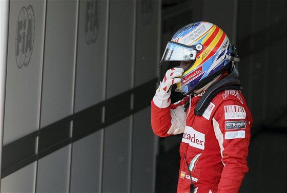 Fernando Alonso bitvu o titul mistra svta nezvládl, i kvli patné taktice týmu Ferrari.