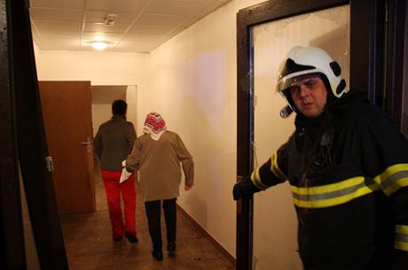 Por bytovho domu v Uherskm Hraditi. (6. listopadu 2010)