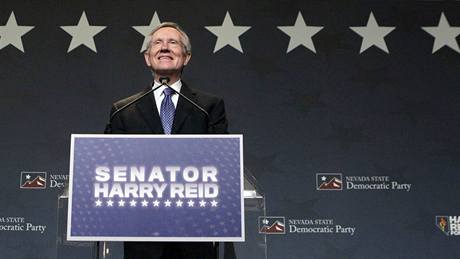 Harry Reid poté, co obhájil svj senátorský post za stát Nevada (2. listopadu 2010)