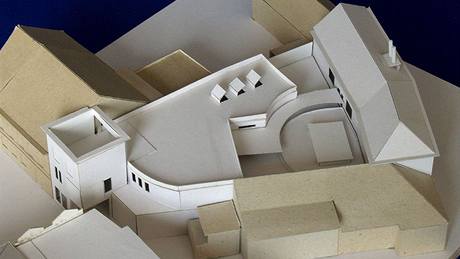 Model nové budovy muzea betlém v Tebechovicích (bílé budovy uprosted)