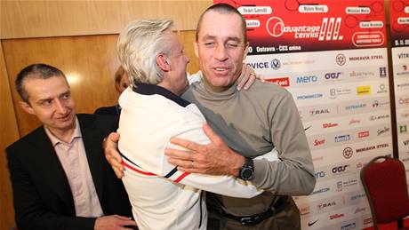 Björn Borg a Ivan Lendl (vpravo) na tiskové konferenci v Ostrav ped exhibicí Advantage Tennis ve vítkovické EZ Arén.