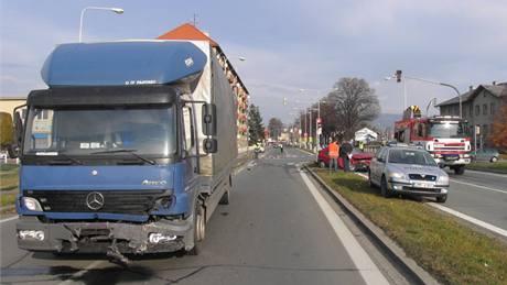 Felicie mla po sráce s nákladním autem natolik zdemolovanou pední ást, e idika zstala zaklínná v aut a museli ji vystíhat hasii.