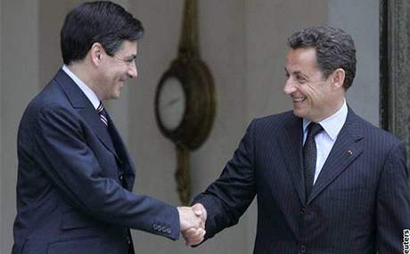 Nicolas Sarkozy a Francois Fillon. (17. kvtna 2007)