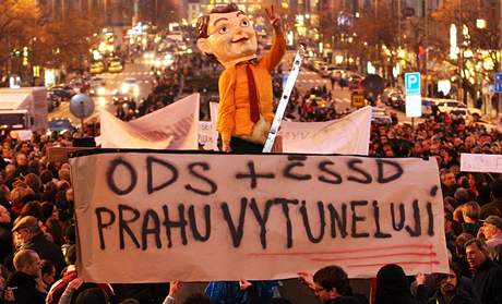 Demonstrace odprc koaliní spolupráce mezi ODS a SSD na praské radnici. (Václavské námstí, 17. 11. 2010) 