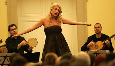 Ve Zlín vystoupí v pondlí od 19 hodin operní pvkyn Magdalena Koená.