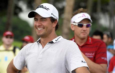 Adam Scott (v poped) a Ian Poulter, Singapore Open 2010.