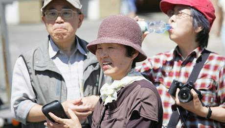 Japontí turisté jsou astými návtvníky eského Krumlova. Mnohdy ale zapomínají na správný pitný reim.