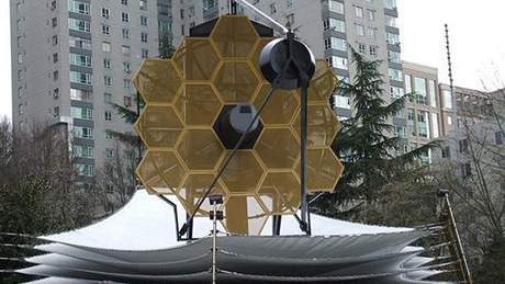 Model teleskopu JWST