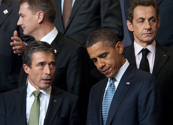 Generální tajemník NATO Anders Fogh Rasmussen s americkým prezidentem Barackem Obamou. Spojené státy na evropské spojence tlaí, aby dále nesniovali výdaje na obranu.