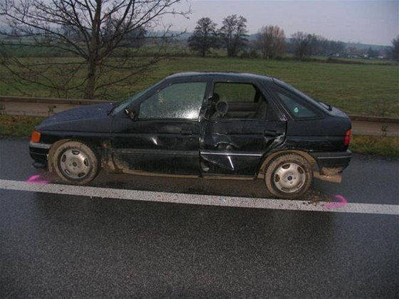 Autobus srazil u Sobotky idie odstaveného fordu