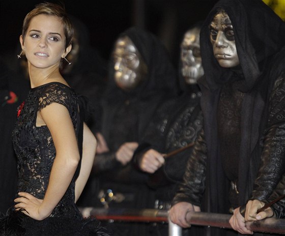 Emma Watsonová na premiée Harryho Pottera zazáila v prsvitných atech s...
