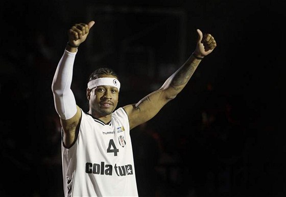 Allen Iverson se pedstavil 32 tisícm tureckých fanouk v dresu Besiktase Istanbul