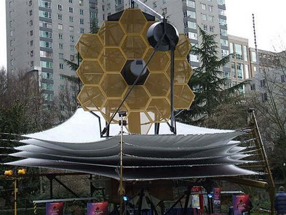 Model teleskopu JWST