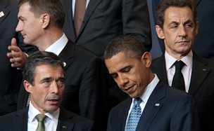 Generální tajemník NATO Anders Fogh Rasmussen s americkým prezidentem Barackem Obamou. Spojené státy na evropské spojence tlaí, aby dále nesniovali výdaje na obranu.
