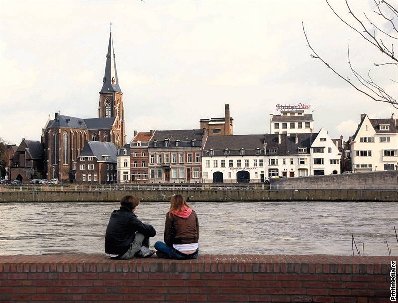 Staré msto. Maastricht je plný mladých lidí, kteí studují na zdejí univerzit