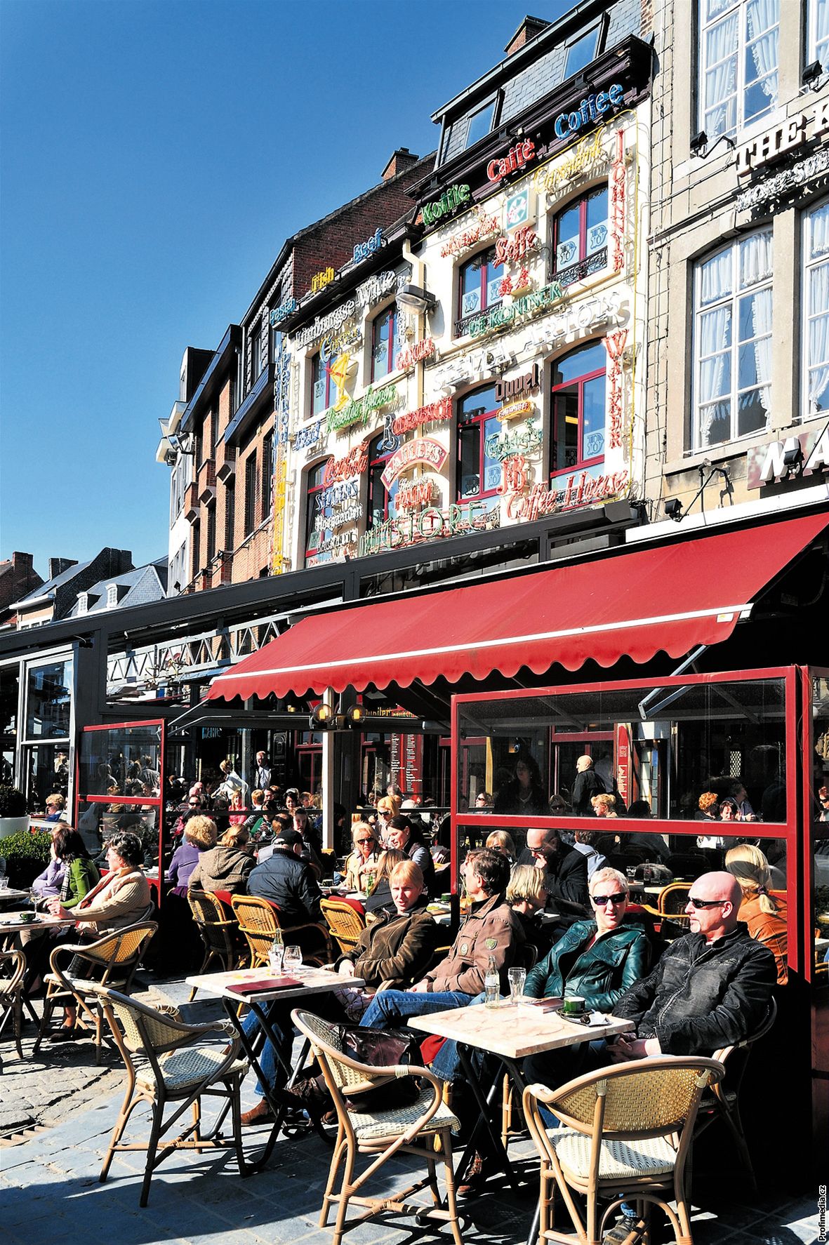 Po procházce centrem belgického Hasseltu si mete odpoinout na zahrádce Coffee House na námstí Grote Markt.